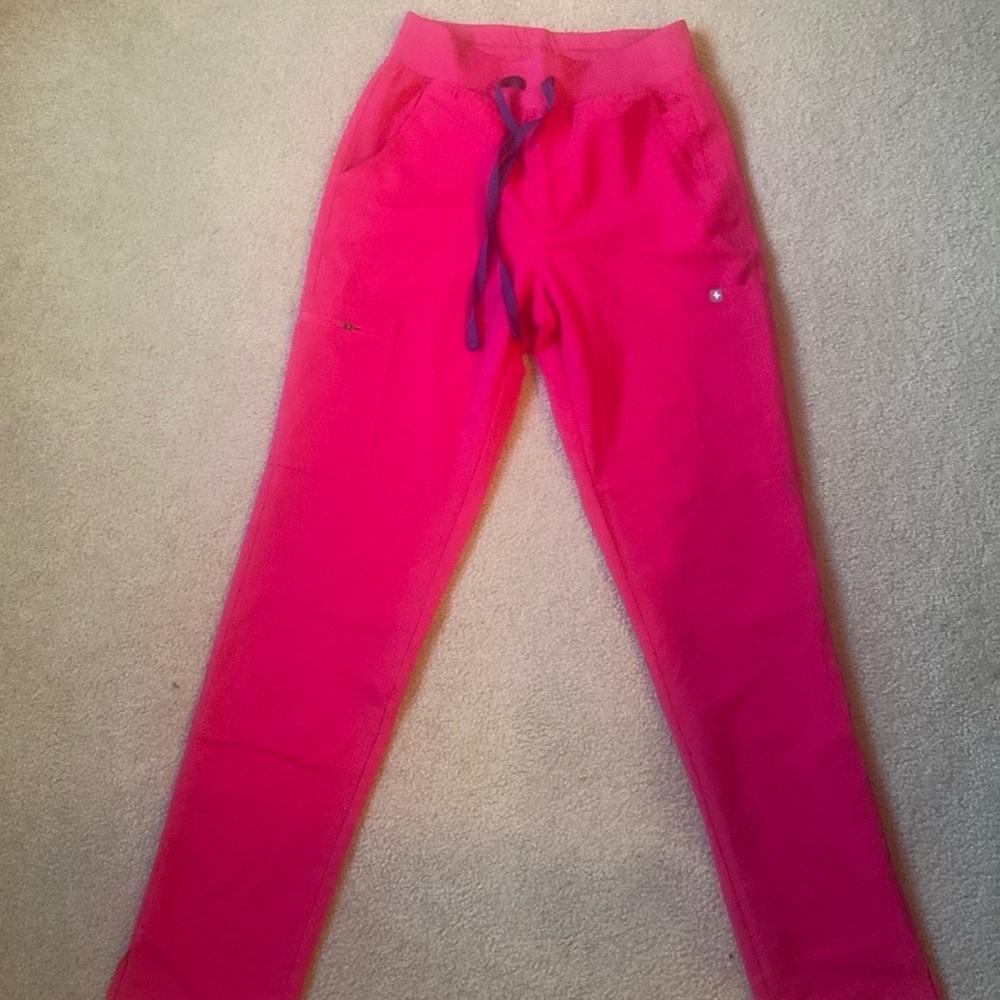 NWOT Figs cute cargo pants hot pink scrubs